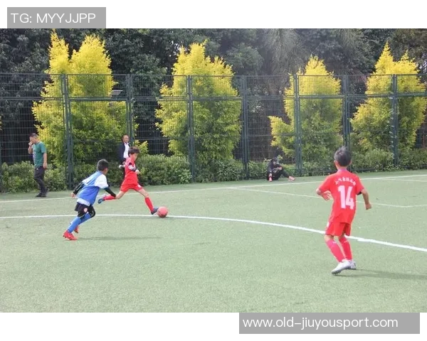 蓝杰足球引领新风潮助力青少年成长与梦想实现