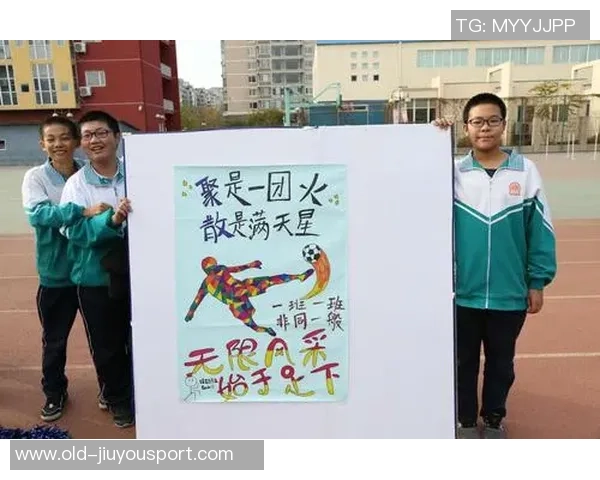 融侨小学足球队奋勇拼搏展现团队精神与青春活力的精彩瞬间